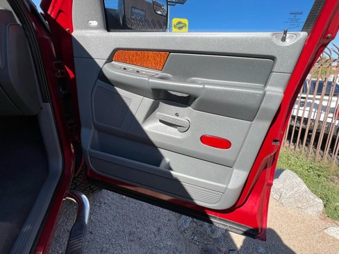 Used 2006 Dodge Ram 2500 Truck SLT image 19