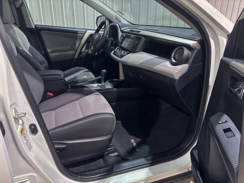 Used 2015 Toyota RAV4 XLE image 23