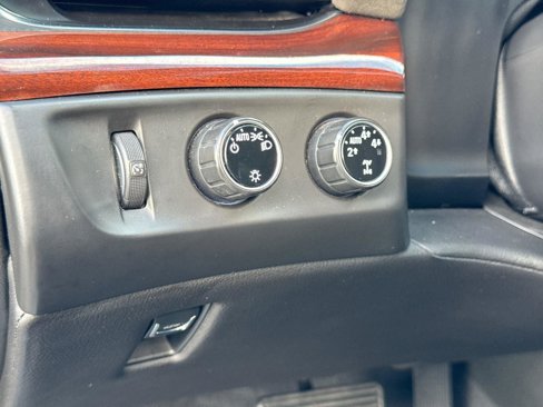 Used 2015 Cadillac Escalade Premium image 27