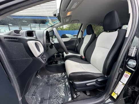 Used 2012 Toyota Yaris L image 13