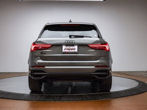 New 2025 Audi Q3 2.0T Premium image 9