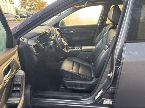 Used 2021 Nissan Rogue SV w/ Premium Package image 6