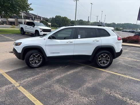 Used 2022 Jeep Cherokee Trailhawk w/ Premium Leather Package image 5