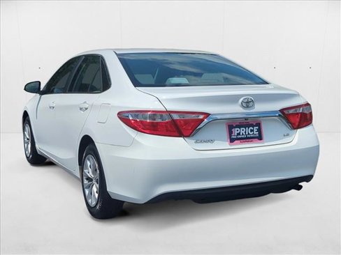 Used 2016 Toyota Camry LE image 7