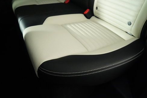 Used 2025 Land Rover Discovery Sport Dynamic SE image 35