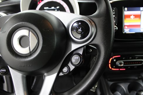 Used 2016 smart fortwo pure image 11
