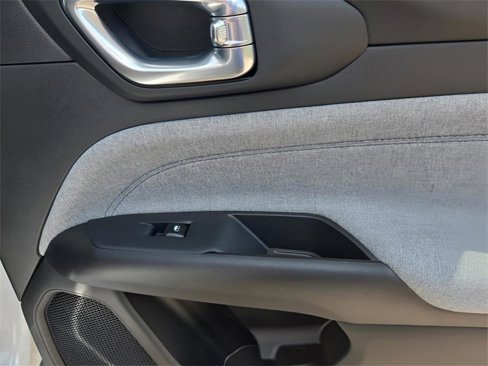 New 2025 Jeep Compass Latitude image 43