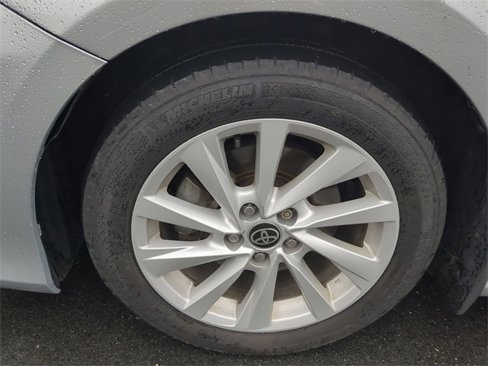 Used 2021 Toyota Camry LE image 10