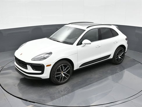 Used 2025 Porsche Macan image 26