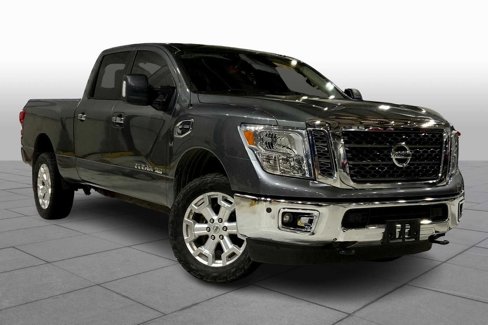 Used 2016 Nissan Titan SV image 2