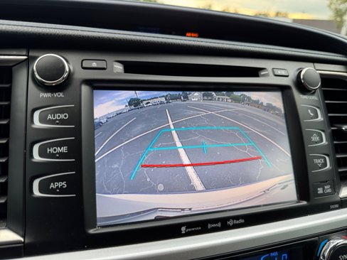 Used 2019 Toyota Highlander XLE image 22
