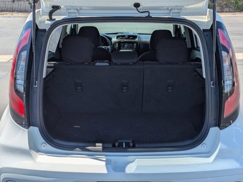 Used 2019 Kia Soul + image 11