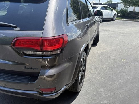 Used 2021 Jeep Grand Cherokee Laredo X image 15