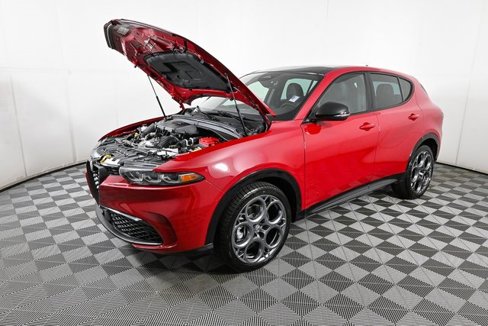 New 2025 Alfa Romeo Tonale w/ Premium Package image 33