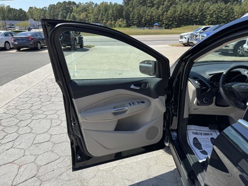 Used 2017 Ford Escape Titanium image 5