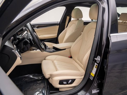 Certified 2022 BMW 530i xDrive w/ Premium Package image 17