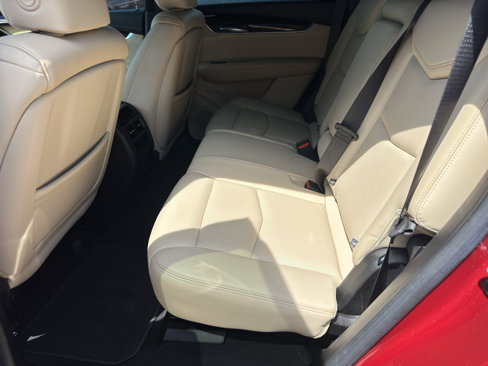Used 2018 Cadillac XT5 Luxury w/ Driver Awareness Package image 10