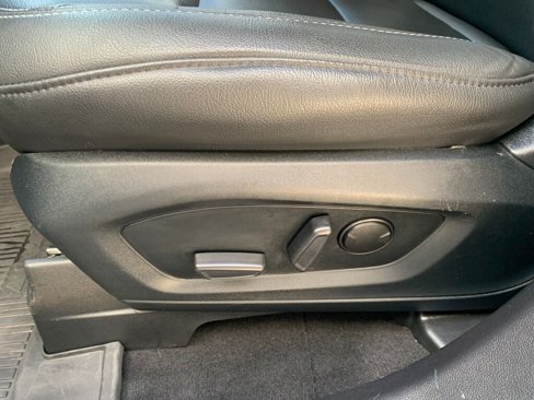 Used 2020 Ford Explorer XLT w/ Equipment Group 202A image 17