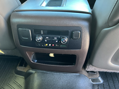 Used 2015 GMC Yukon Denali w/ Premium Package image 23