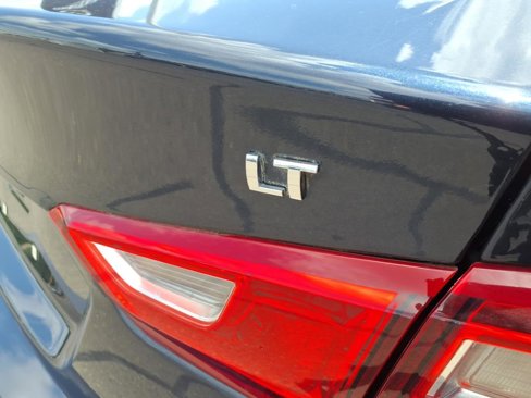 Used 2017 Chevrolet Malibu LT image 17