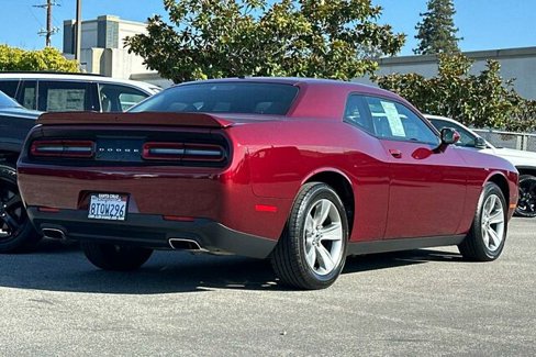 Used 2019 Dodge Challenger SXT image 4
