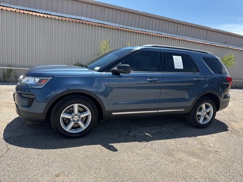 Used 2019 Ford Explorer XLT image 3