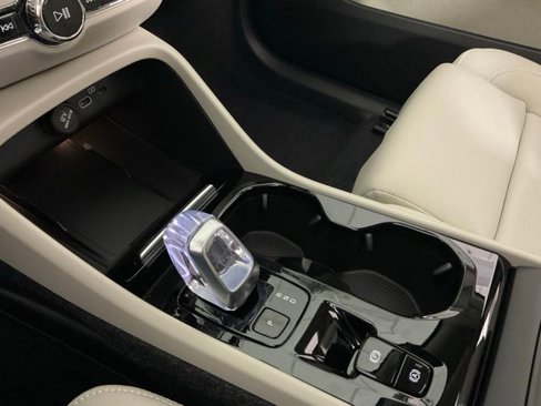 New 2025 Volvo XC40 B5 Plus w/ Protection Package Premier image 22