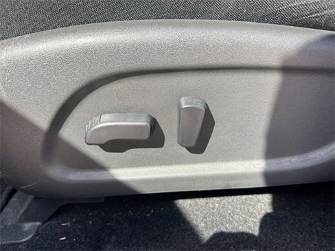Used 2017 Nissan Pathfinder SV image 12