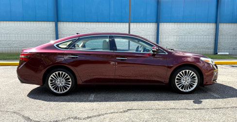 Used 2016 Toyota Avalon XLE Premium image 4