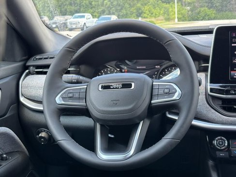 New 2025 Jeep Compass Latitude image 10
