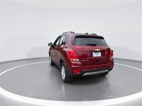 Used 2022 Chevrolet Trax LT w/ LT Convenience Package image 9