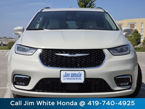Used 2021 Chrysler Pacifica Touring-L w/ Premium & Safety Sphere Group image 13