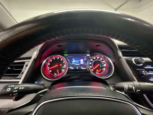 Used 2019 Toyota Camry XSE image 11