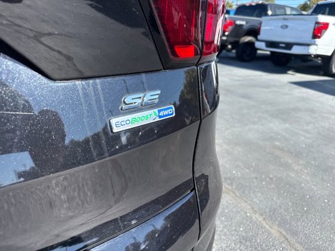Used 2019 Ford Escape SE image 11