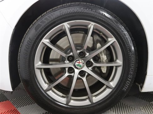 Used 2017 Alfa Romeo Giulia AWD image 23