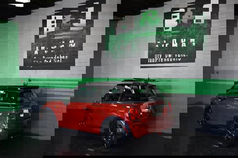 Used 2014 MINI Cooper 2-Door Hardtop image 3