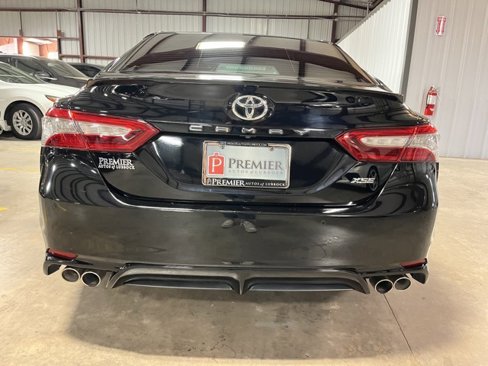 Used 2018 Toyota Camry XSE image 3