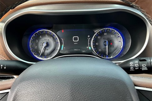 Used 2018 Chrysler Pacifica Limited image 13
