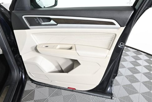 Used 2021 Volkswagen Atlas SE w/ Panoramic Sunroof Package image 13