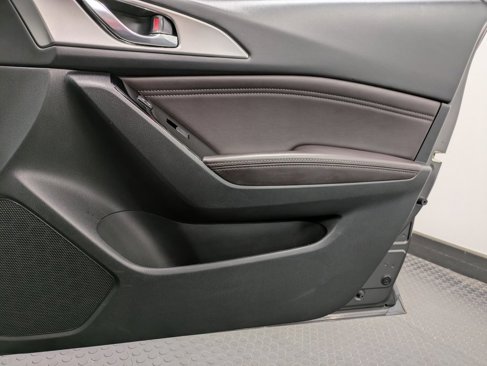 Used 2018 MAZDA MAZDA3 Touring image 27