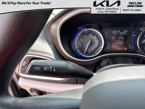 Used 2021 Chrysler Voyager Lxi image 24