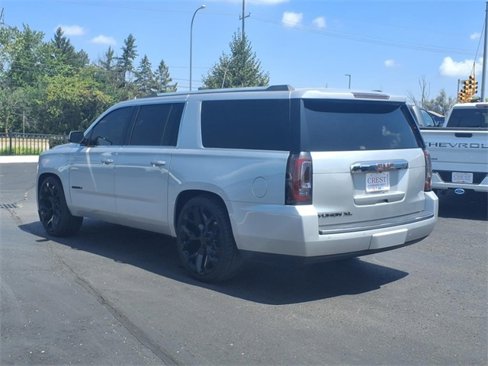 Used 2016 GMC Yukon XL Denali image 4