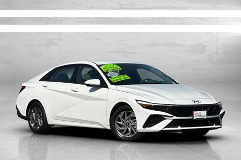 Used 2024 Hyundai Elantra SEL image 2