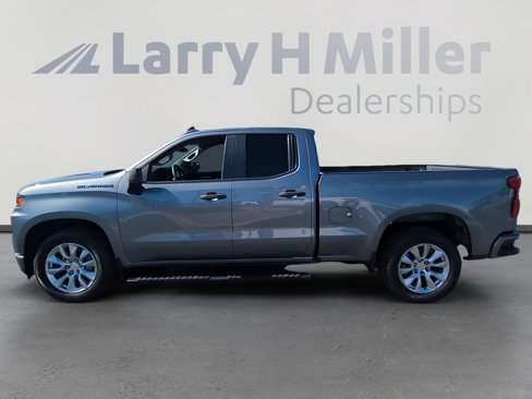 Used 2020 Chevrolet Silverado 1500 Custom w/ Custom Value Package image 2