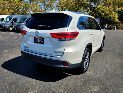 Used 2017 Toyota Highlander AWD V6 image 8