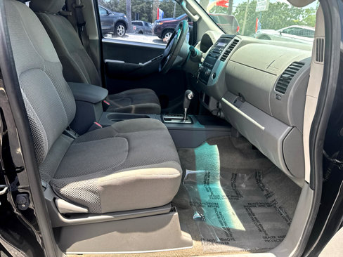 Used 2012 Nissan Frontier SV w/ SV Premium Utility Pkg image 9