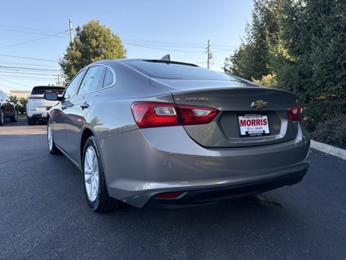 Used 2017 Chevrolet Malibu LT image 3