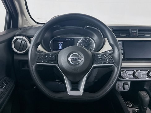 Used 2022 Nissan Versa SV image 18