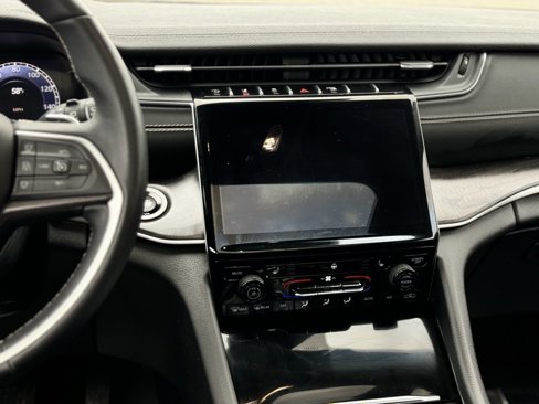 Used 2022 Jeep Grand Cherokee Limited image 21