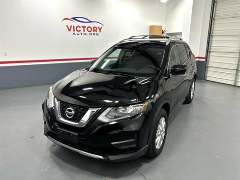 Used 2017 Nissan Rogue SV image 3